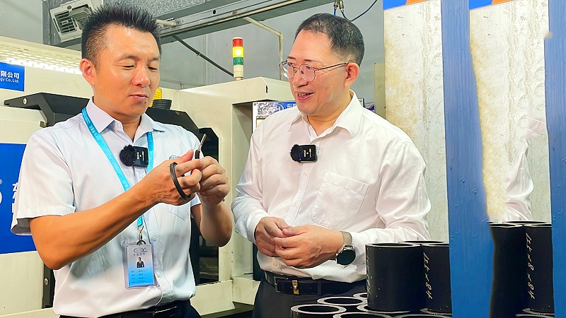 1生產(chǎn)車間-牛商央視財(cái)經(jīng)評(píng)論員單仁與東晟密封件胡燕林 (3)